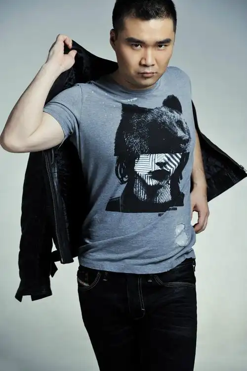 p>崔钟,影视演员,毕业于 a target="_blank" h