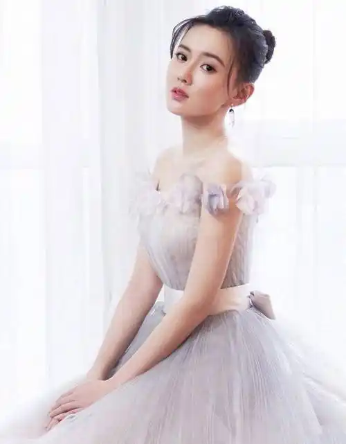 江铠同太会穿了,一字肩仙女纱裙,这仙女造型凹得太漂亮了|西装|抹胸|