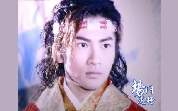 很多部古装剧中的男明星都会有卷发的造型,这个造型是非常考验人的