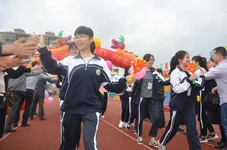 钦州市第四中学2018届学生成人礼暨高考百日誓师大会