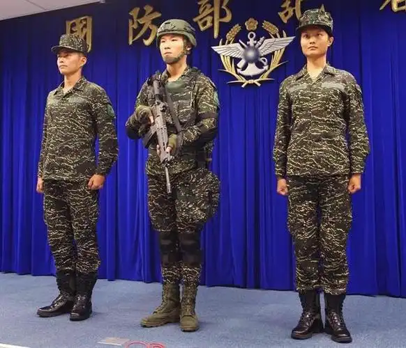 2017年5月17日,台湾军队公开将为海军陆战队换装新式数字迷彩服,这