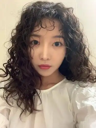 2021这种烫发"火火火"了!_发型