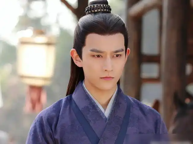 锦衣之下中岑福可能想回到第一集抽自己一巴掌