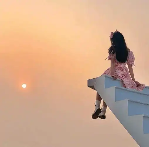 背影女头 | 夕阳下氛围感女生头像_漂亮_网络综合_微信