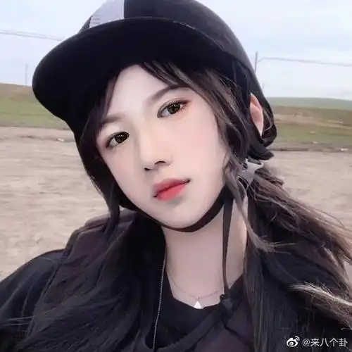 宋亚轩超话#宋亚轩问自己女装漂亮吗#帅气少年vs美少女小朋友才做选择