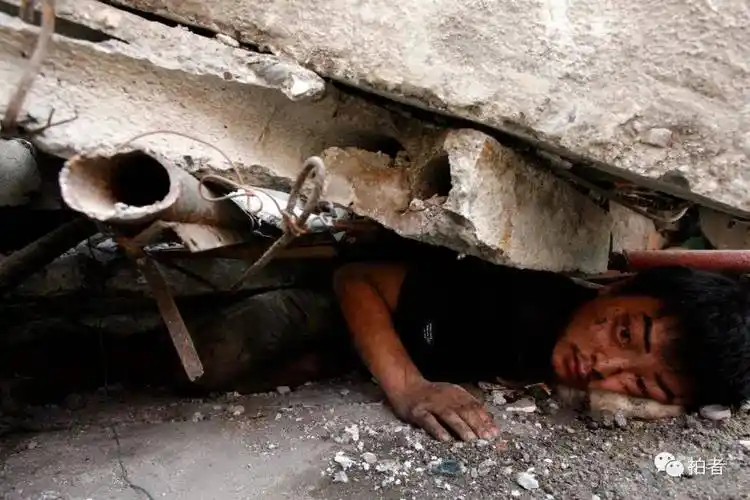 十五年了,这些画面依旧让人泪流满面 | 汶川2008_摄影_地震_废墟