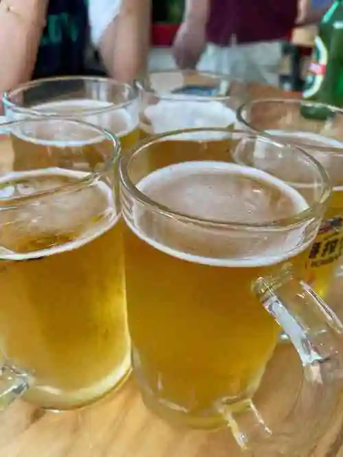 打分 夏天晚上,和朋友们坐在外面吃龙虾,烧烤,喝啤酒,听音乐,聊聊天