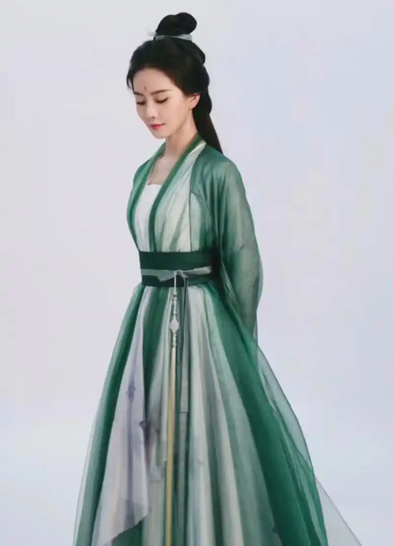 刘诗诗古装片约不断,新一部作品官宣女主角,一袭青衣尽显飒爽气息