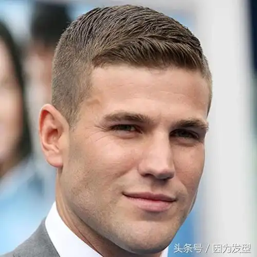 男生平头的好看发型(引人注目的男士平头发型)(10)