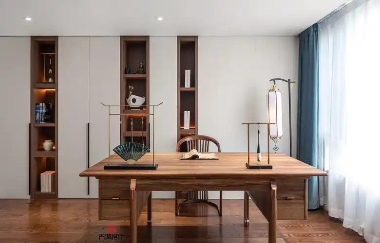 书房背景柜虚实结合,干净而又宁静致远.