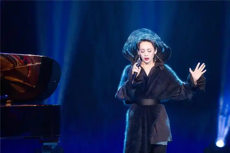 《跨界歌王》总决赛宁静问鼎前三 勇者无畏摇滚精神燃炸舞台_综艺要闻