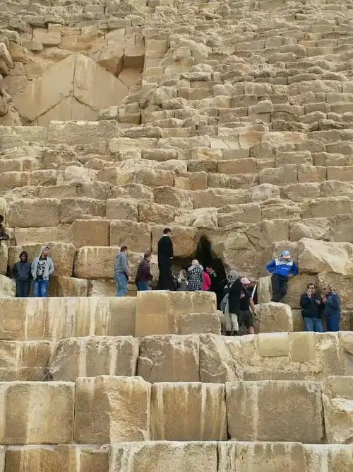 从这个入口可以进入金字塔