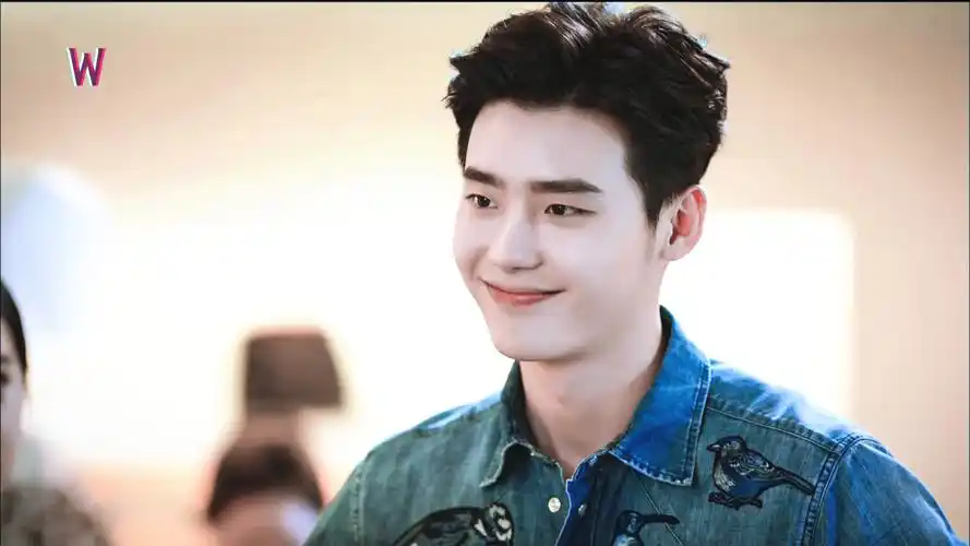 李钟硕《w两个世界》帅气剧照图片桌面壁纸