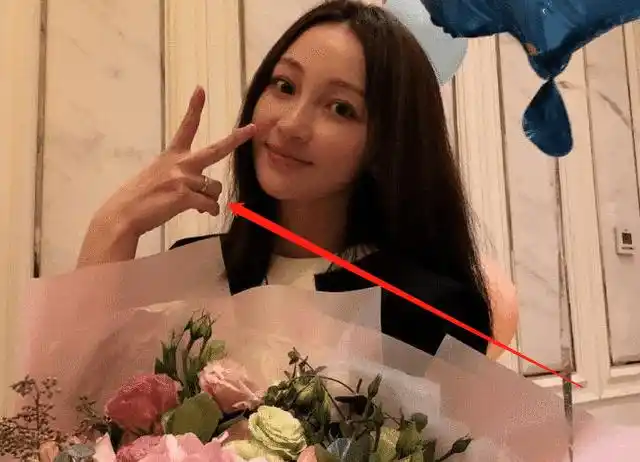 富商结婚的消息,根据当时媒体报道,这位富商高杰,是姚笛闺蜜马苏介绍