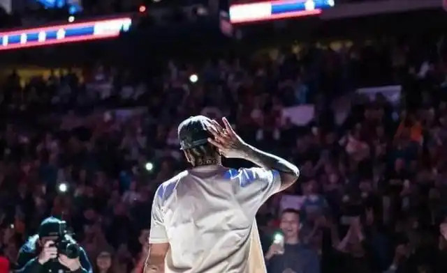 退役后多次被传破产艾弗森现在的实际年薪有多少数字依旧惊人