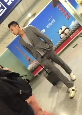 汪小菲被赞"长得很帅" 成都吃火锅被认出