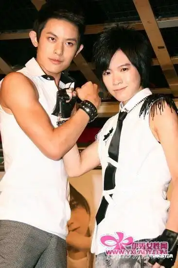 张芸京和"棒棒糖"的敖犬