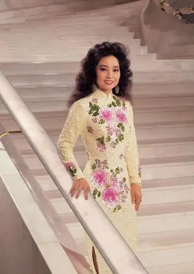 豪横的徐小凤:春晚为她破例,天王为她下跪,宁愿不嫁也不改国籍