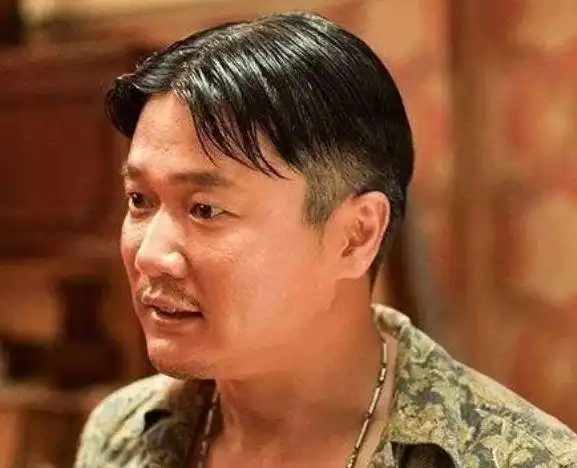 《猛虫过江》里都有精彩演唱,特别是在《唐人街探案》里塑造的"坤 ""