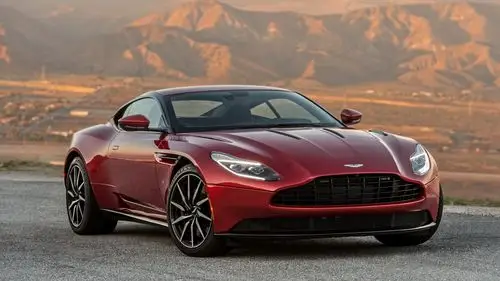 红色阿斯顿马丁汽车