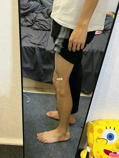 男孩子的小细腿