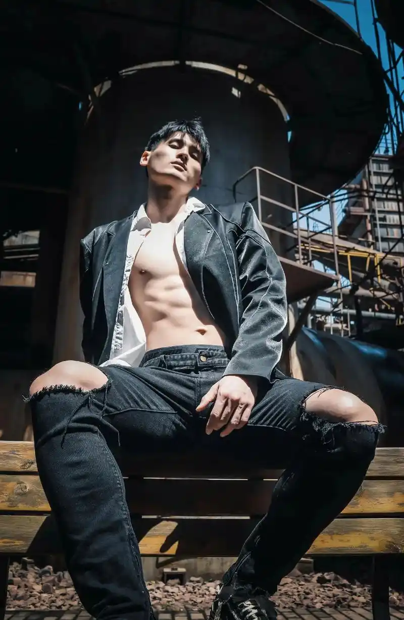 北京约拍-吉大男篮肌肉男神.要想面对一个新的开始,一个人必须 - 抖音