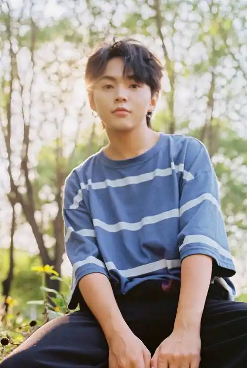 班玛加日系写真释出盐系少年静待花开