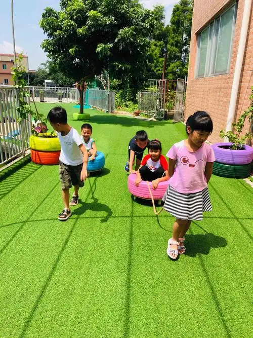 南枫藤幼儿园大班户外活动