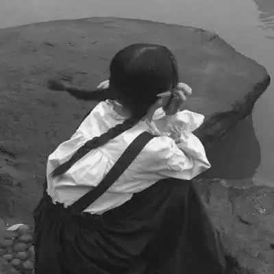 qq头像女生回头伤感