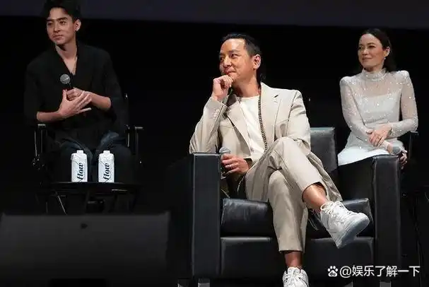 吴彦祖是香港一线男演员,凭借帅气外表和精湛演技深受粉丝喜爱.