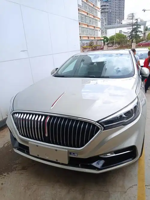 金色的红旗h5更好看哦