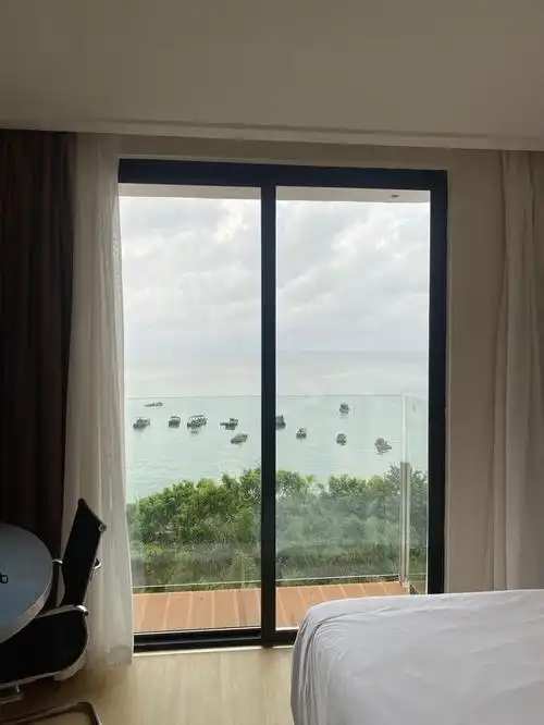 有幸到北海出差,网上搜索及现场考量后选择了一处海景房作为出差