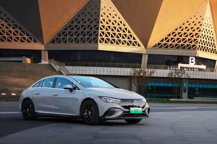 新车开箱|梅赛德斯-奔驰全新eqe52.