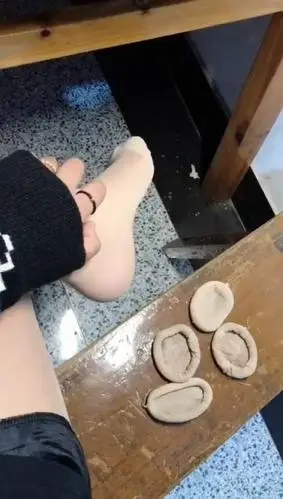 把袜子弄的像饺子皮-全民小视频