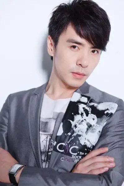 资料:2011smg播音主持新秀候选人-柏栩栩