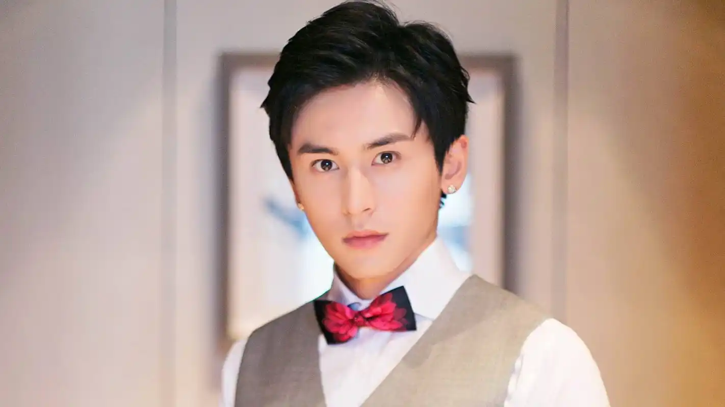 小鲜肉张哲瀚帅气写真高清电脑壁纸