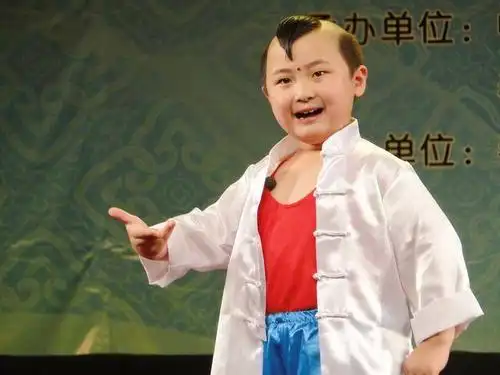 因当地习俗认为小孩离世后需尽快入土,邓鸣贺的葬礼就在家乡举行.