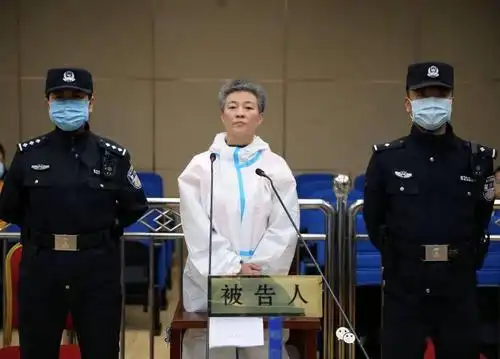 兰州铁路局一女副部长受审!_被告人