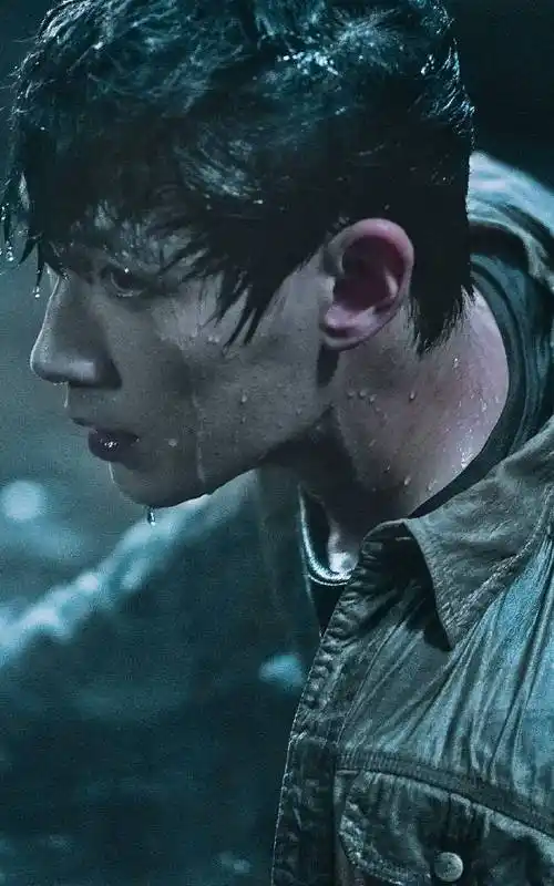 粉丝的恶趣味都爱看朱一龙淋雨