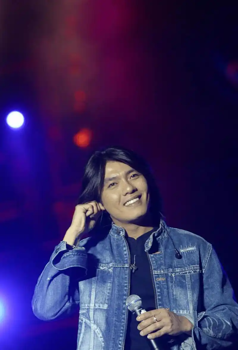 49岁歌手阿杜宣布复出积极瘦身减掉12公斤自曝患抑郁症已好转