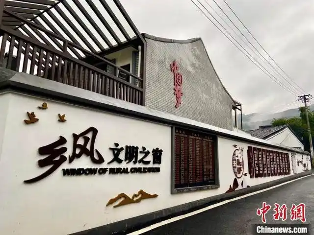 云松自然村的村道景观 项菁 摄陈炯长期专注"艺术振兴乡村"研究和实践