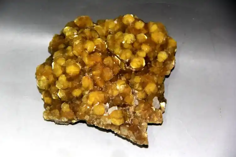 金云母 - 湖北鑫洋矿物宝石博览有限责任公司