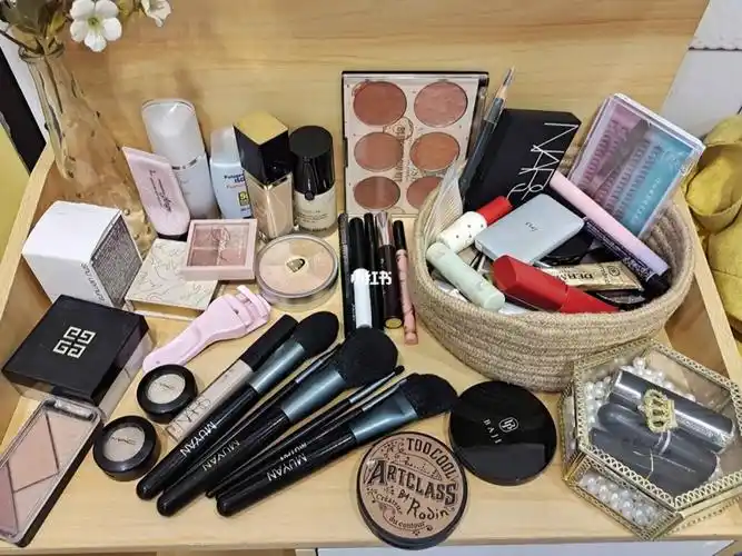 看到很多小红书的姐妹都在晒自己的化妆品