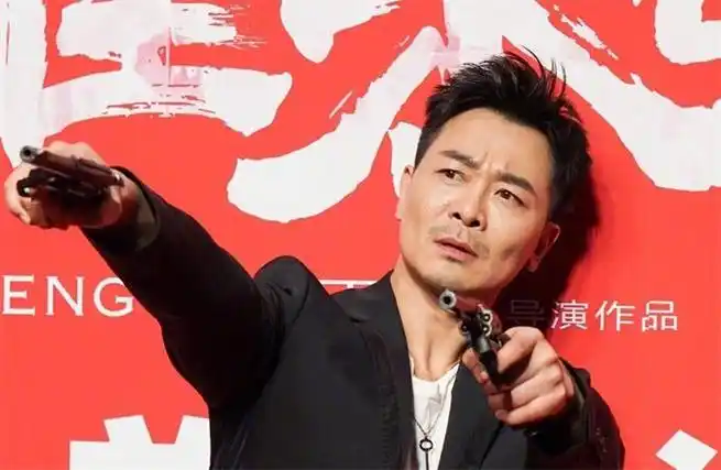 对于吴樾老婆的身份,网上有多种版本,其中以刘晶与王译茉居多,但经