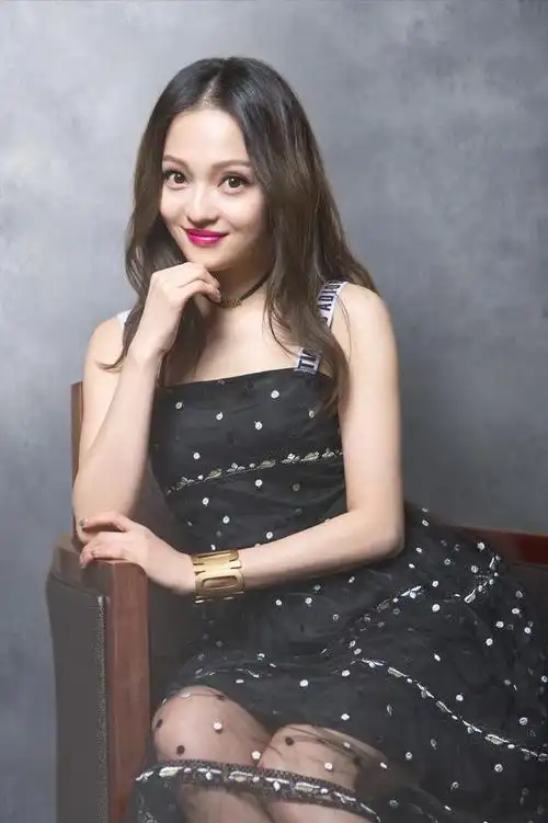 "diva"张韶涵:感情经历坎坷,难掩绯闻风波