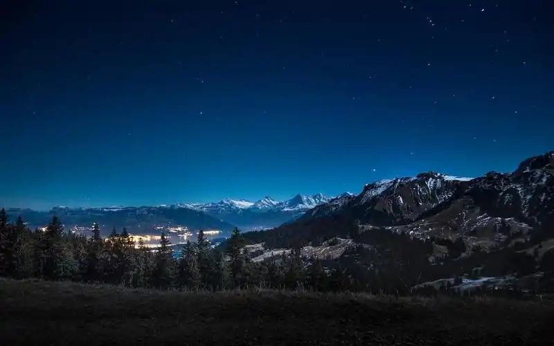 安谧又优美的自然星空夜晚景色,风景-回车桌面