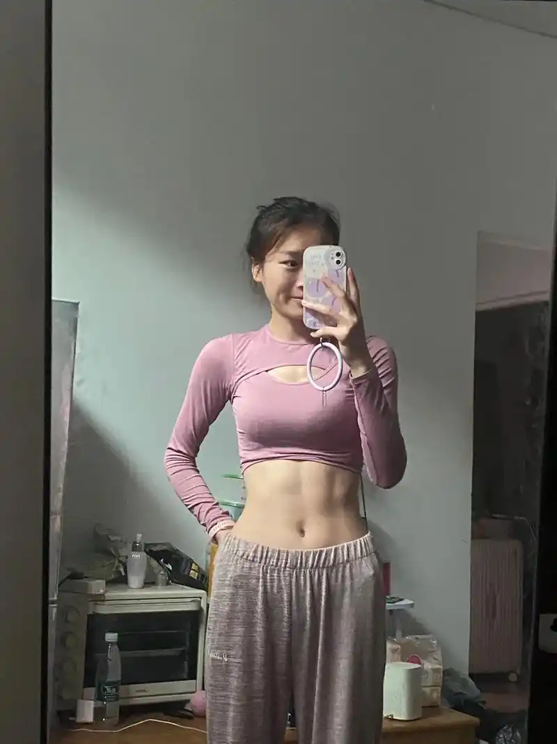 创作灵感  给大家看看第一视角的"六块腹肌"9898 #健 - 抖音