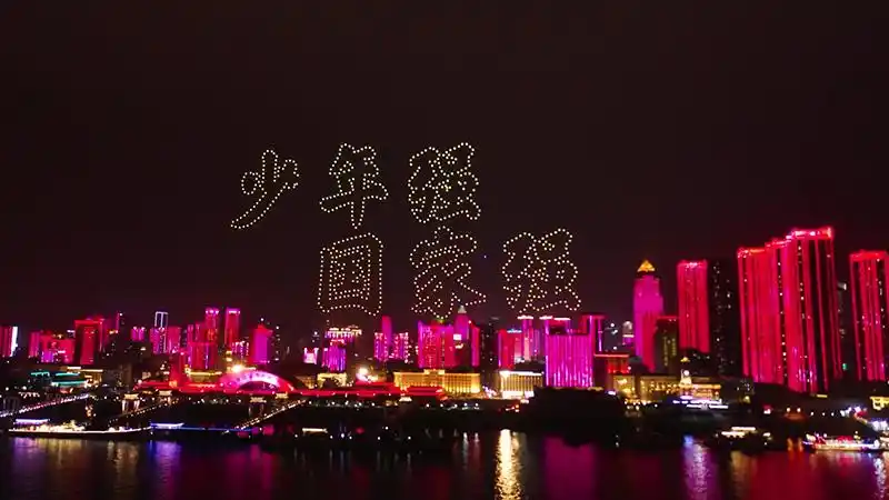 湖北武汉无人机灯光秀为庆祝中国共产党建党100周年营造良好氛围