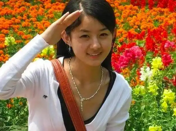 冯绍峰老婆未红时游山玩水赵丽颖穿运动裤随地坐超可爱