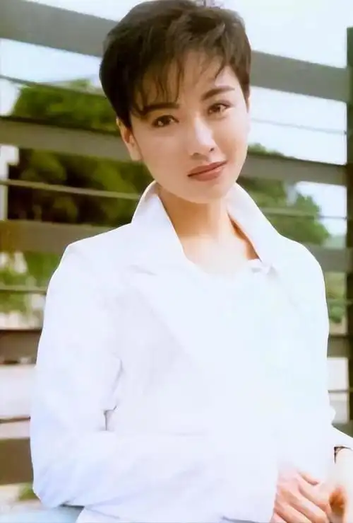 美过黎姿李嘉欣迷倒郭富城被刘銮雄收入后宫袁洁莹如今怎样